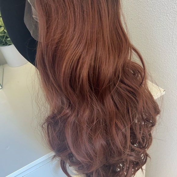 - Wig - Picture 4 of 6